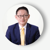 นายแพทย์พินิจ กุลละวณิชย์